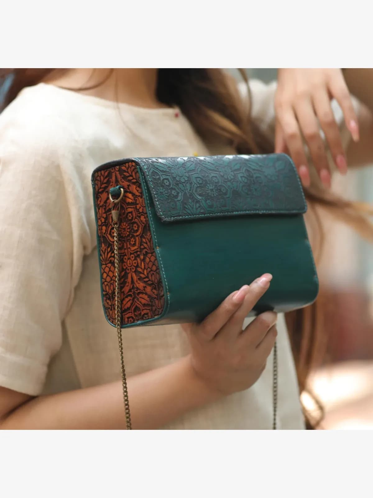 Where art and function unite ! Carved wood and leather bag,