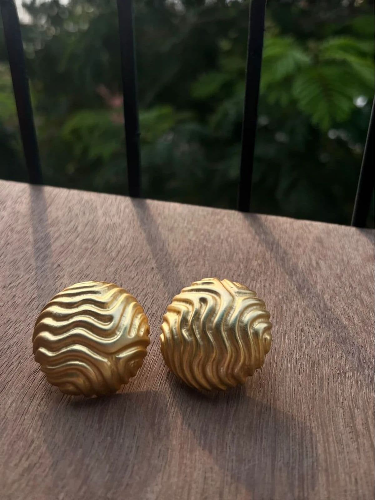 Wave Studs