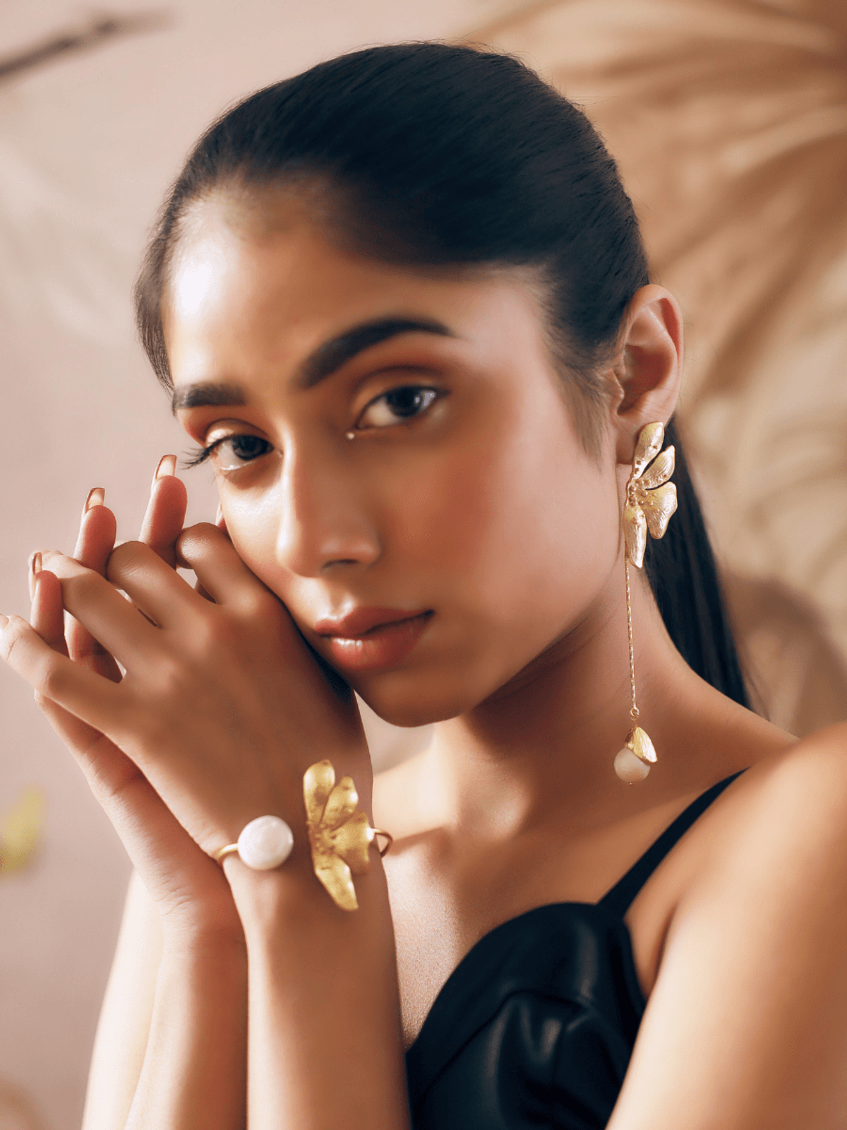 Adhira Handcuff