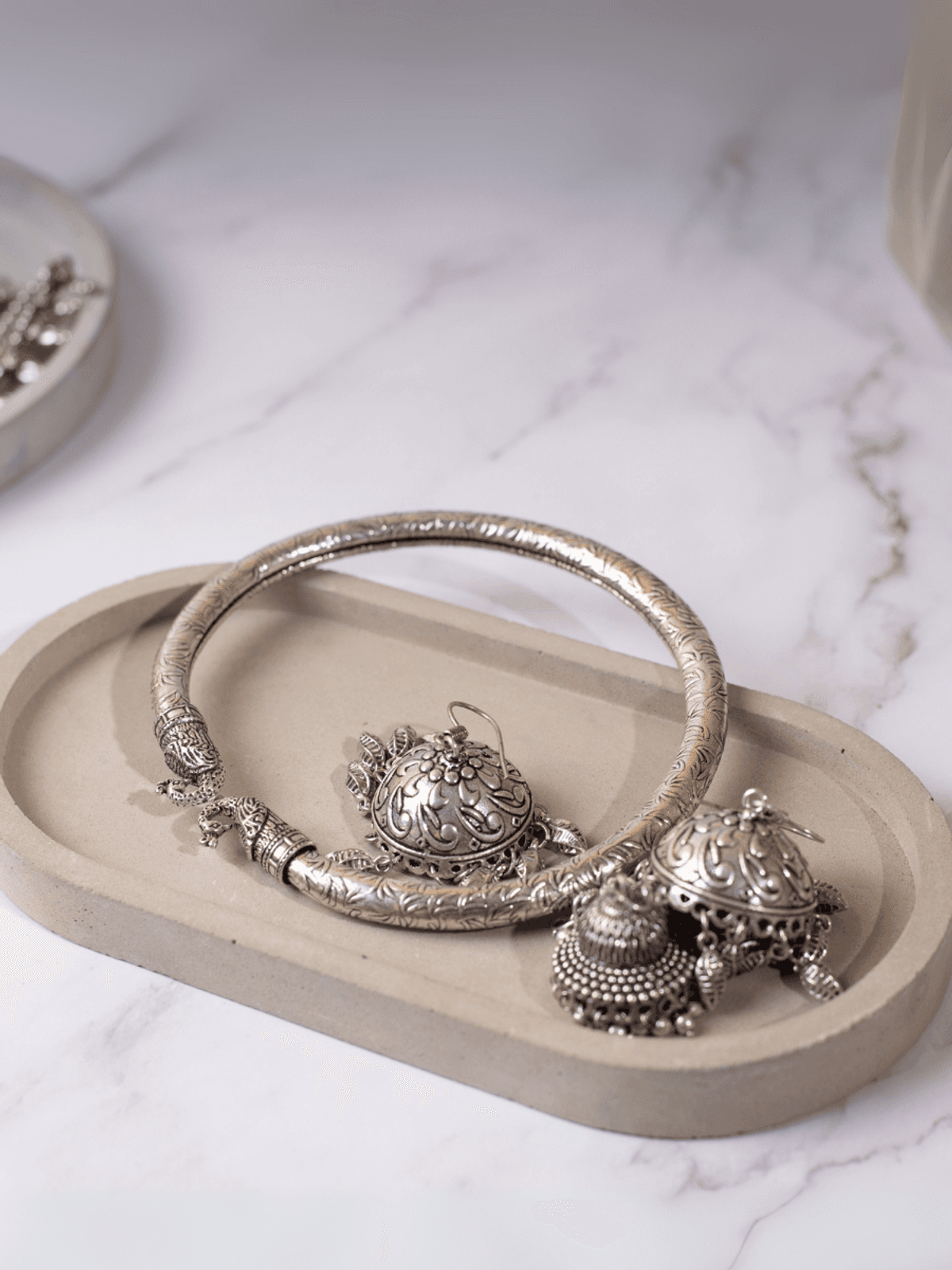 Oval tray