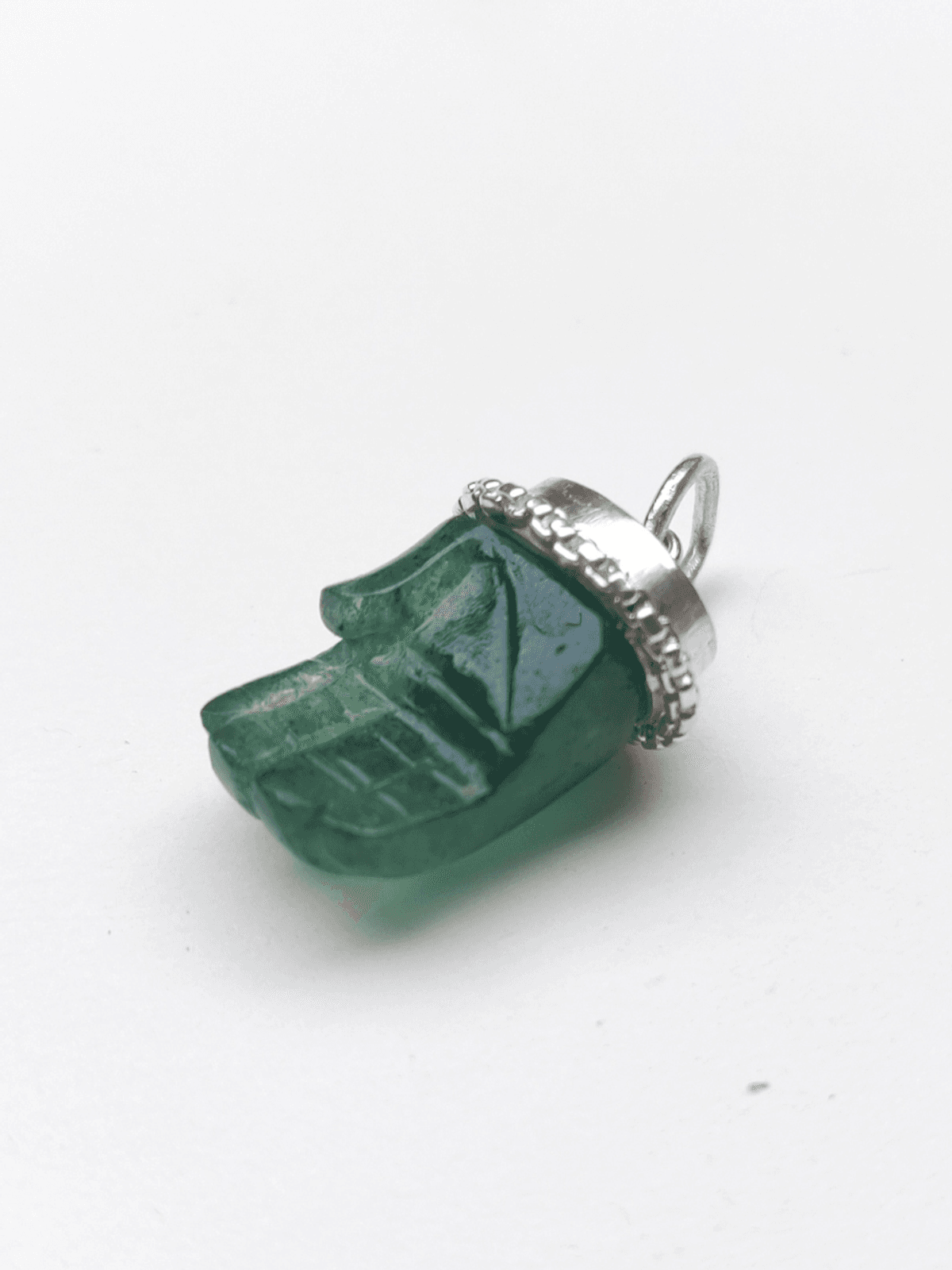 PICHWAI GREEN QUARTZ HAND PENDANT