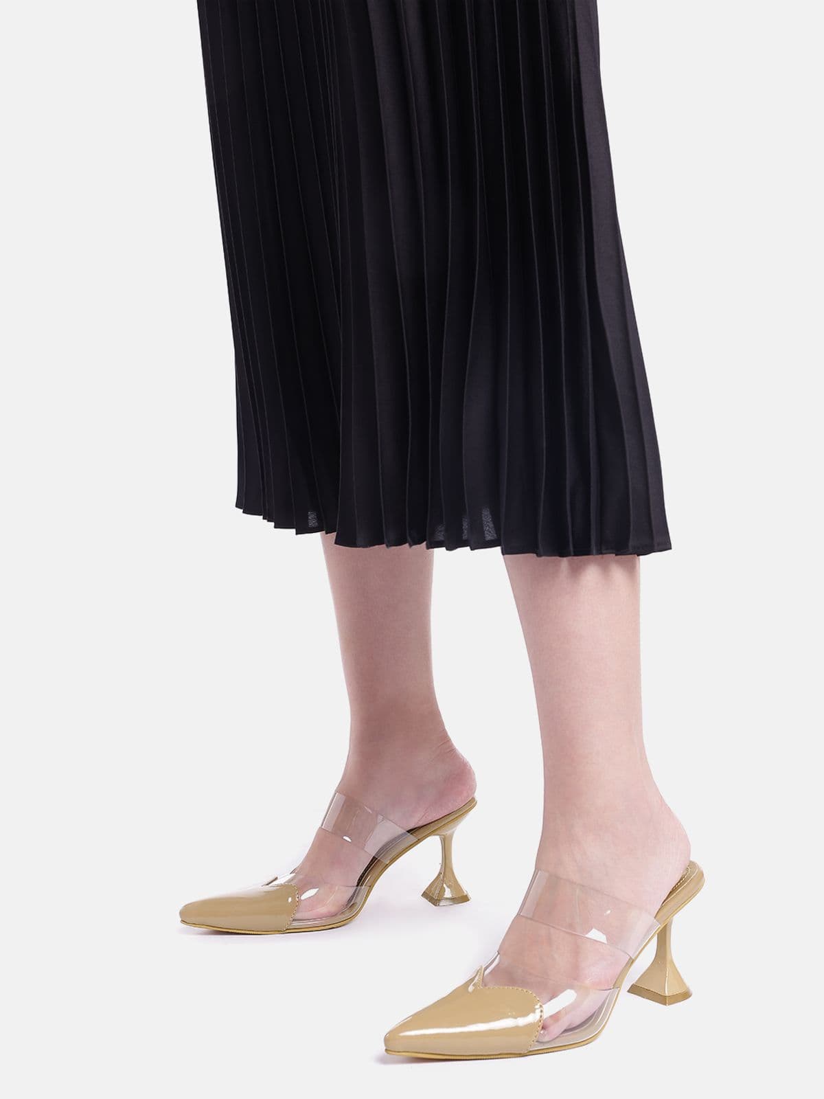 AMOR BEIGE - HEART TOED HEELS