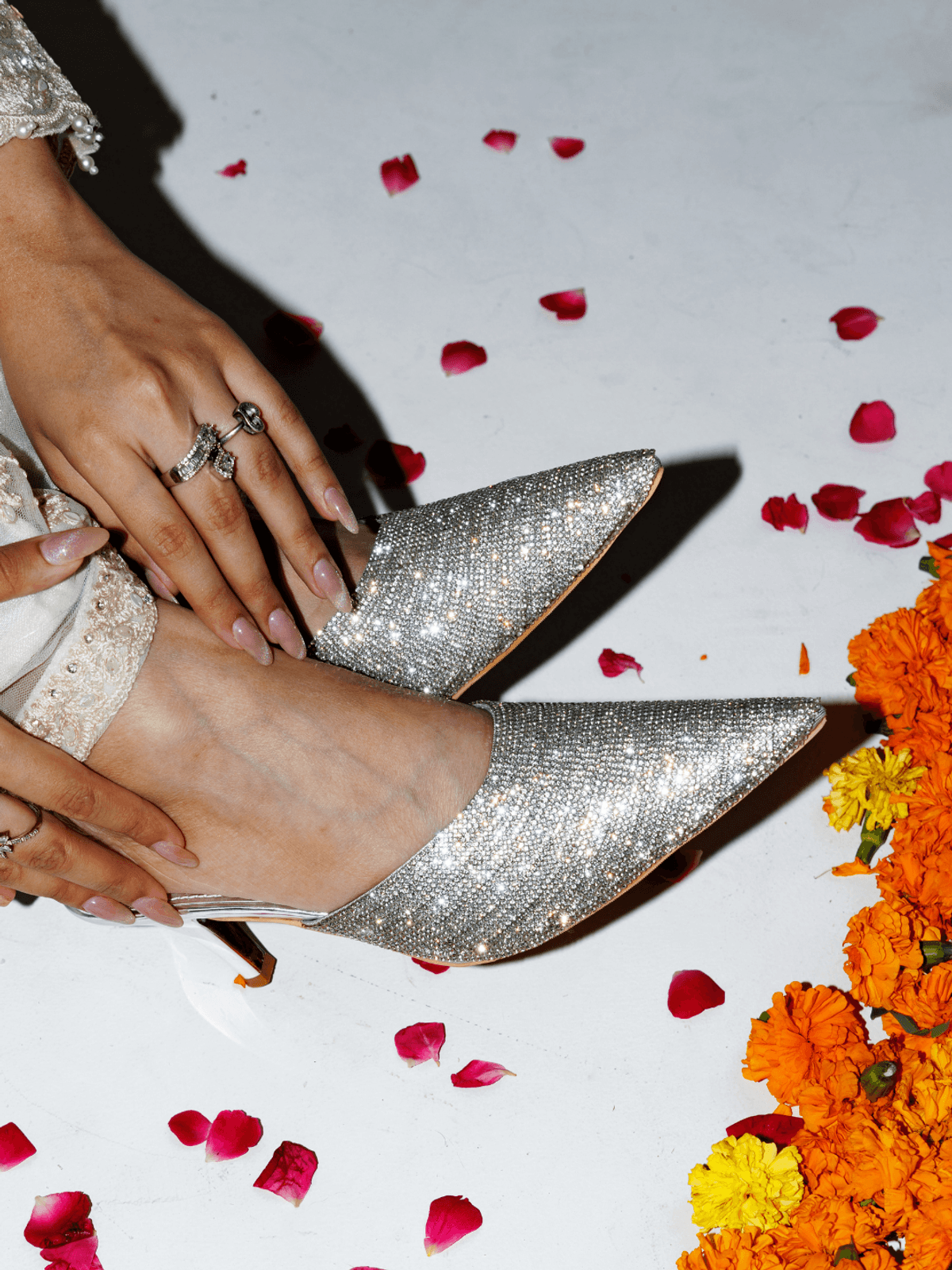 CROWN - RHINESTONES POINTED HEELS