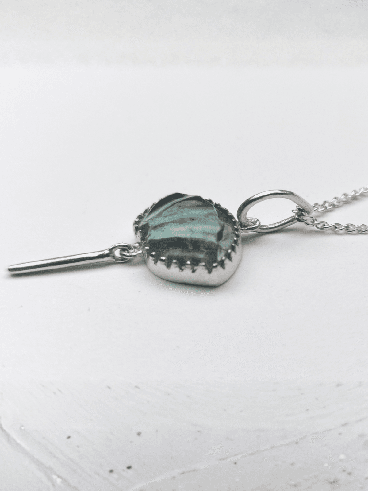 PICHWAI FLUORITE LEAF PENDANT