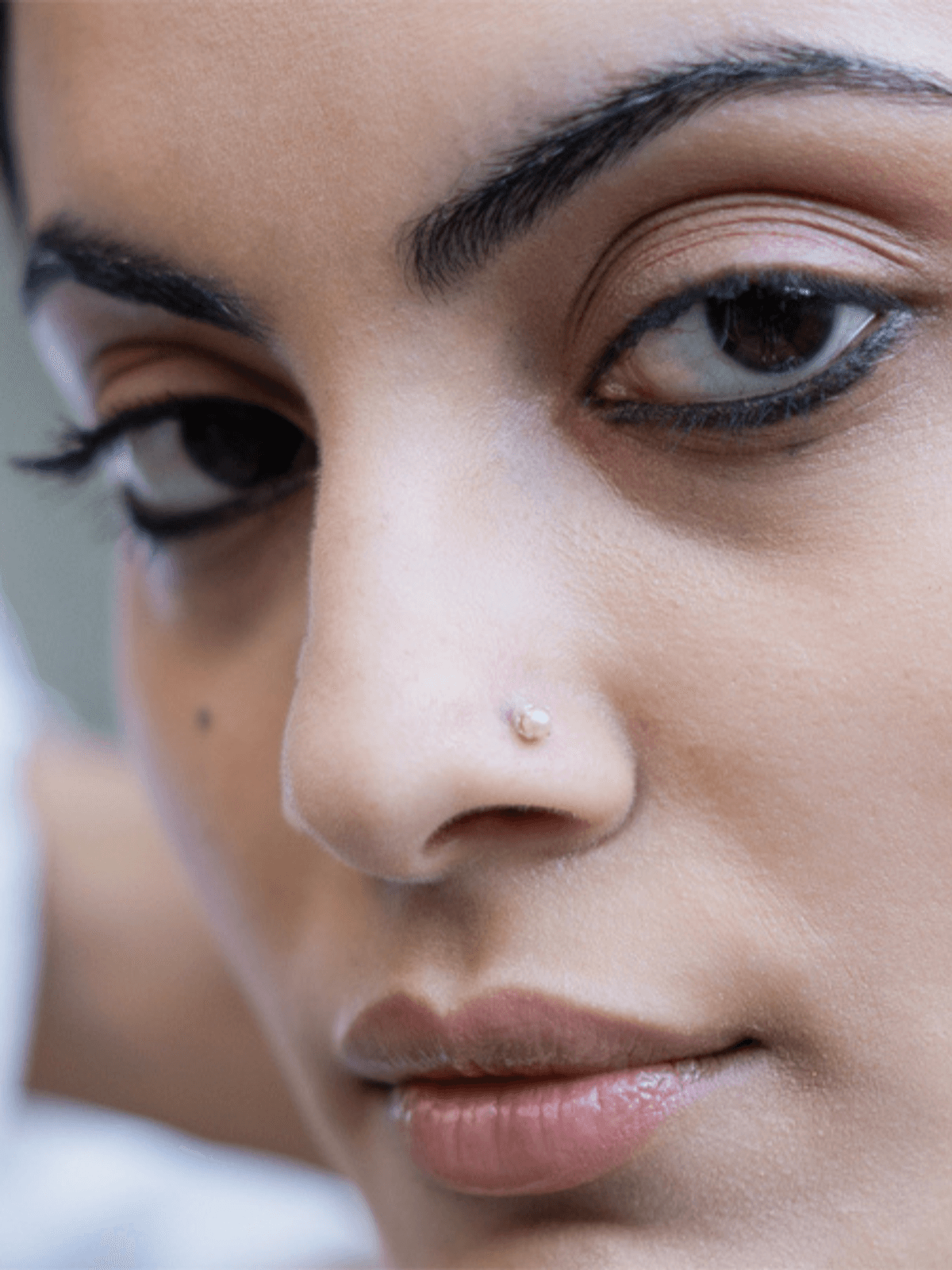 PICHWAI SEED PEARL NOSE PIN