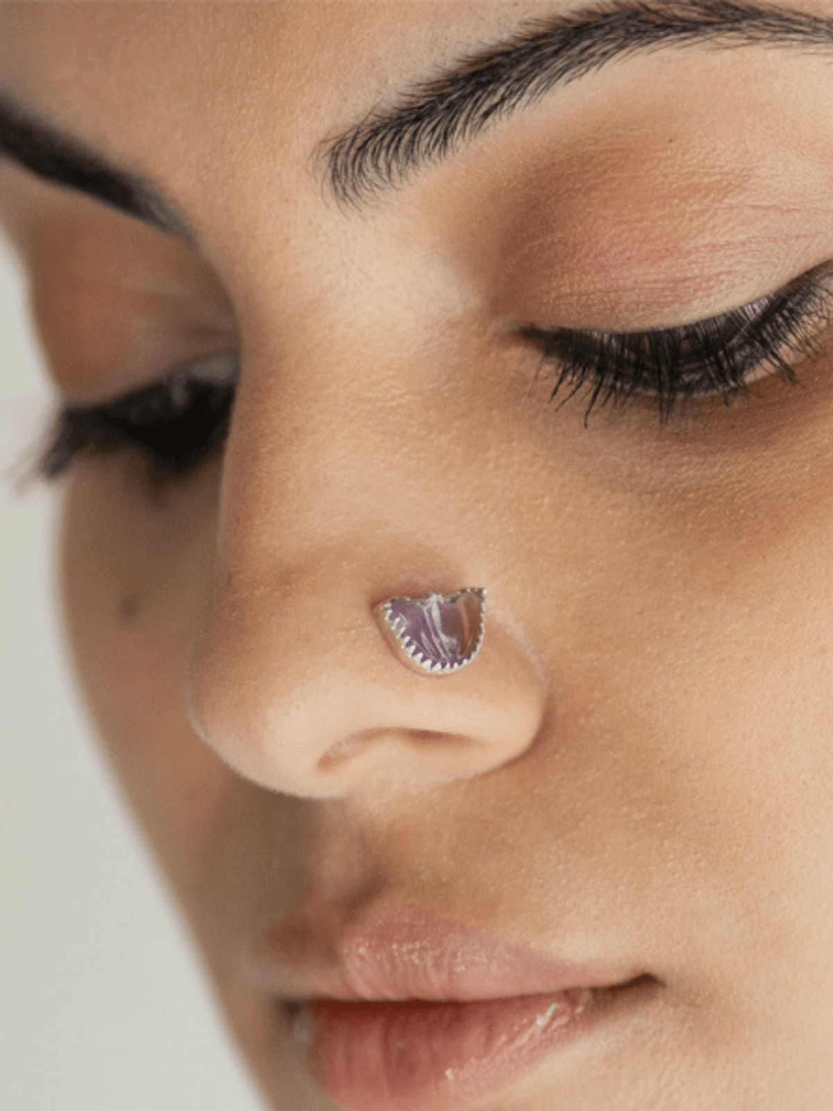 PICHWAI AMETHYST LOTUS NOSE PIN