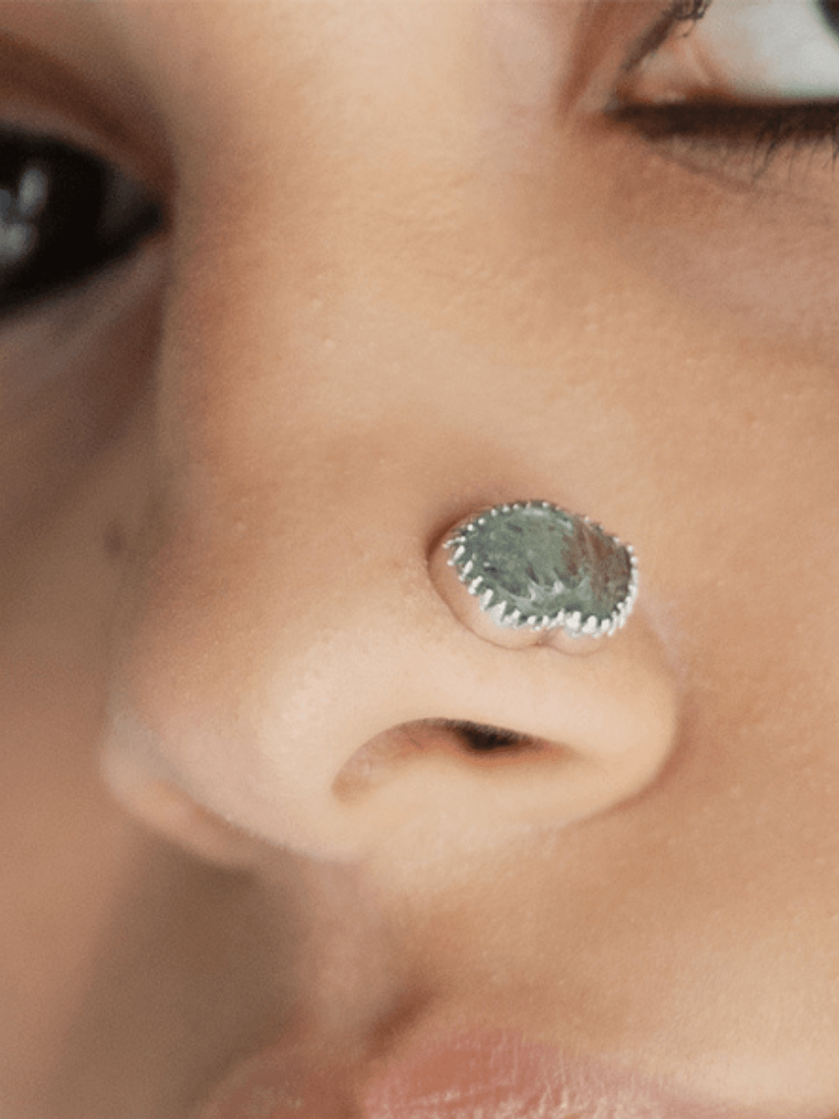 PICHWAI FLUORITE LEAF NOSE PIN