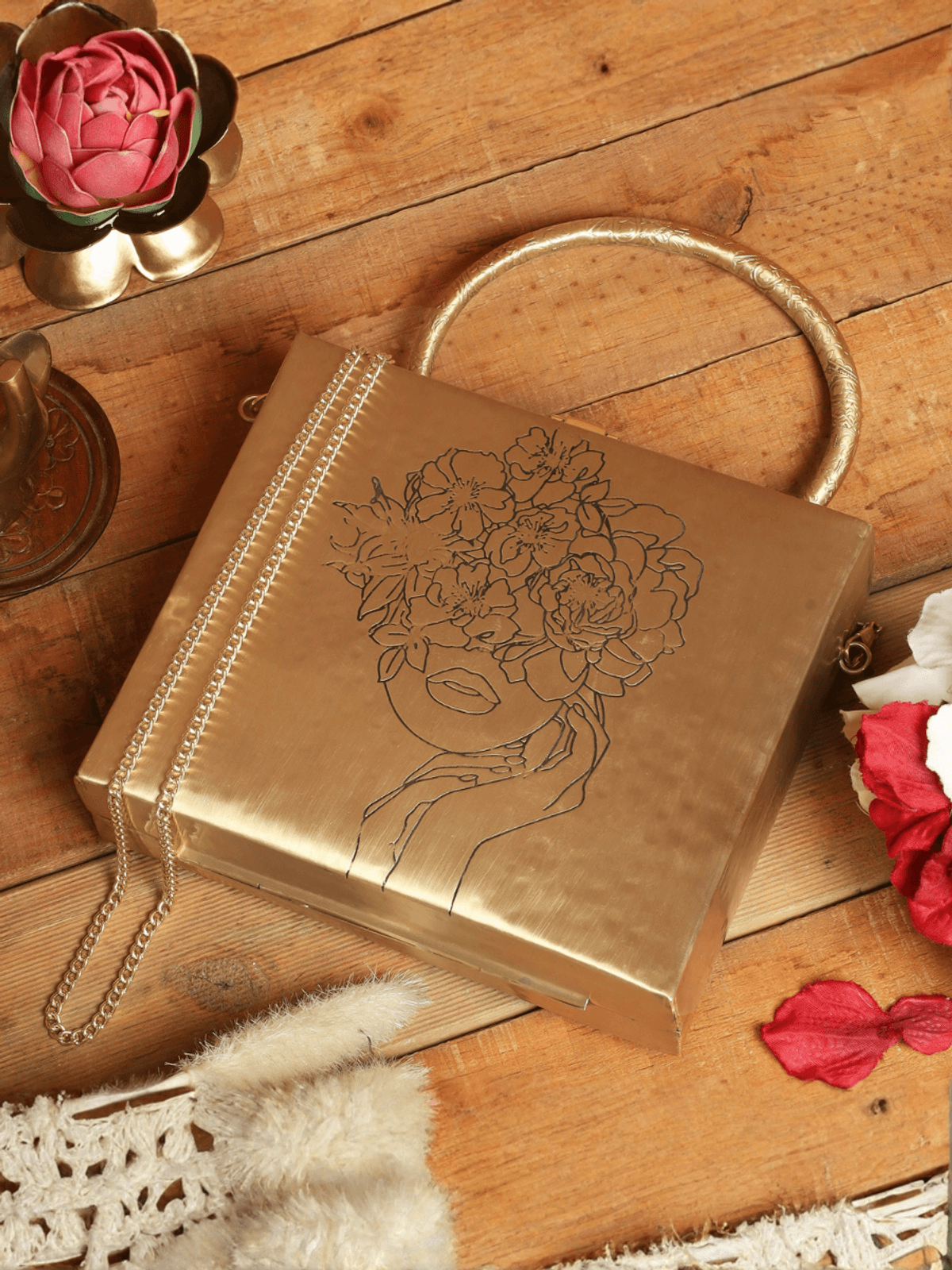 Square Chic brass bag with engraved floral lady