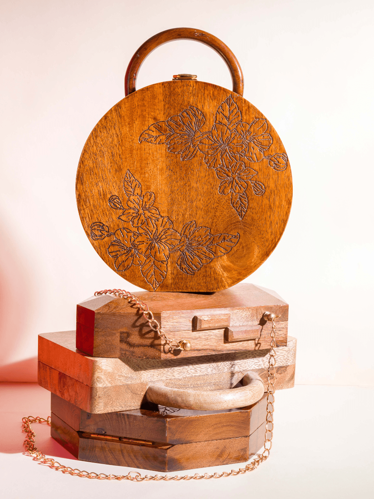Round Engraved wooden bag in sheesham wood