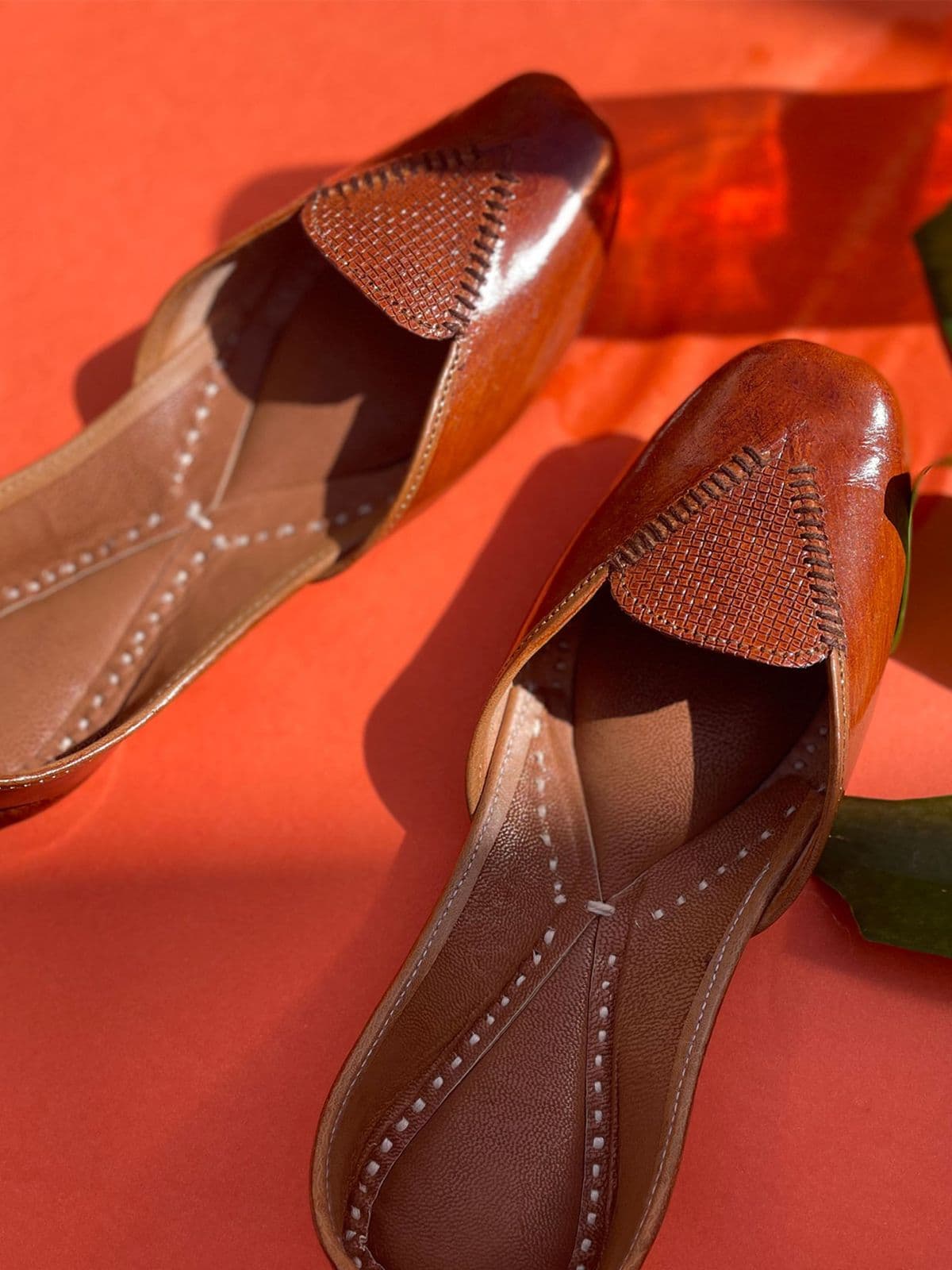 Tan brown juttis Tan brown juttis