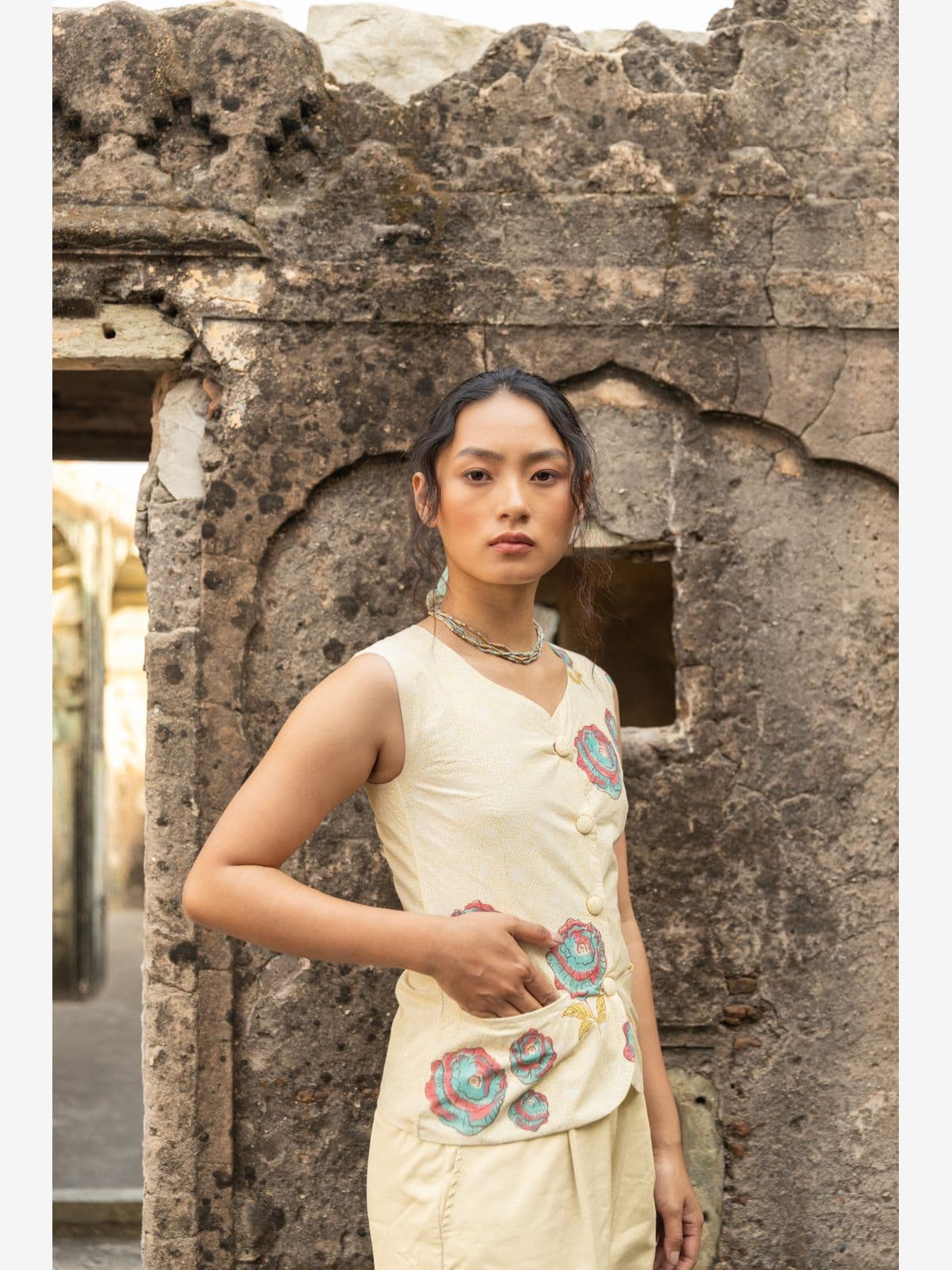 ROSETTE COTTON WAISTCOAT ROSETTE COTTON WAISTCOAT