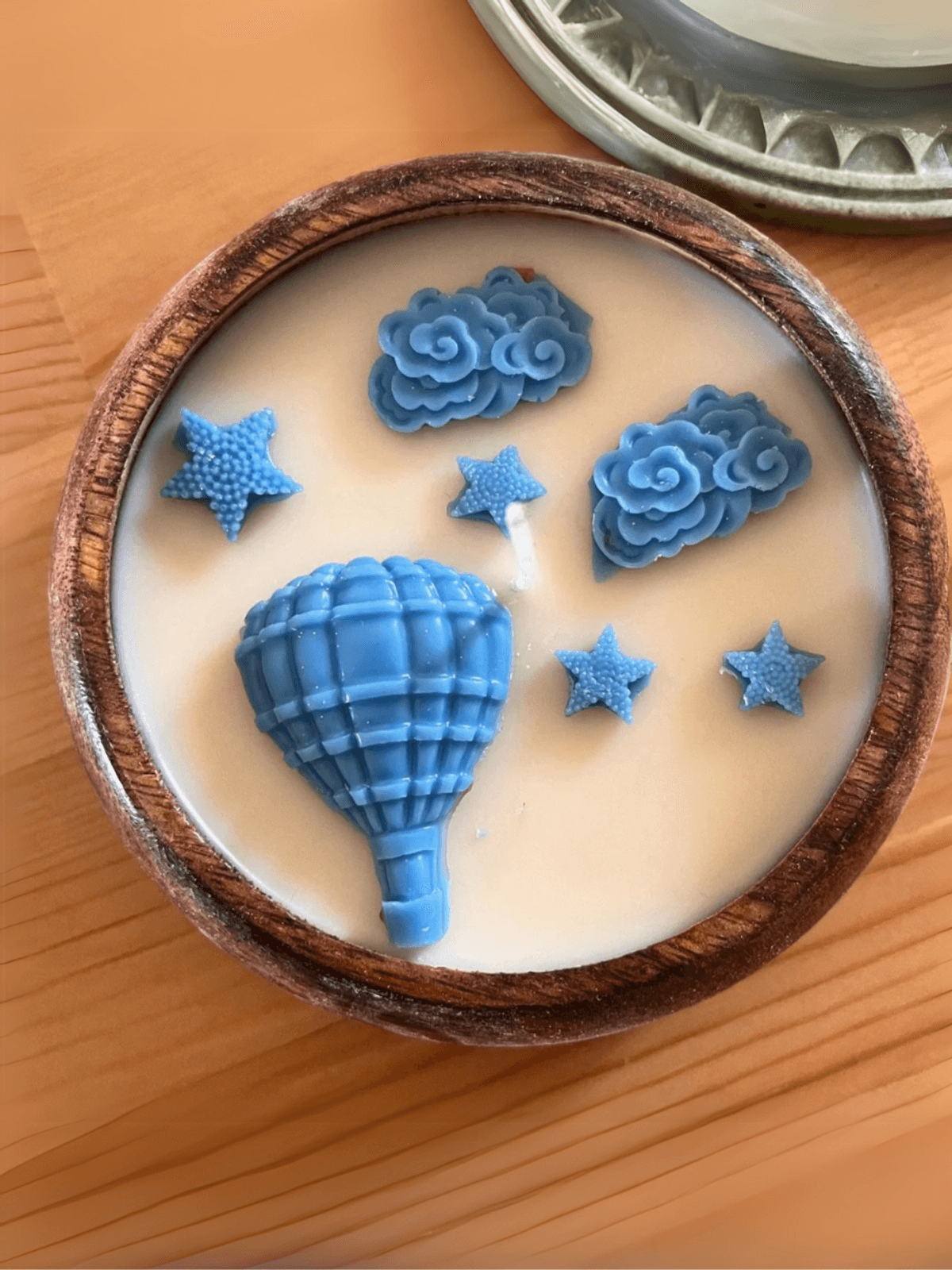 Aqua - Blue Dream Artisanal Soy Candles in Wooden Bowl Aqua - Blue Dream Artisanal Soy Candles in Wooden Bowl