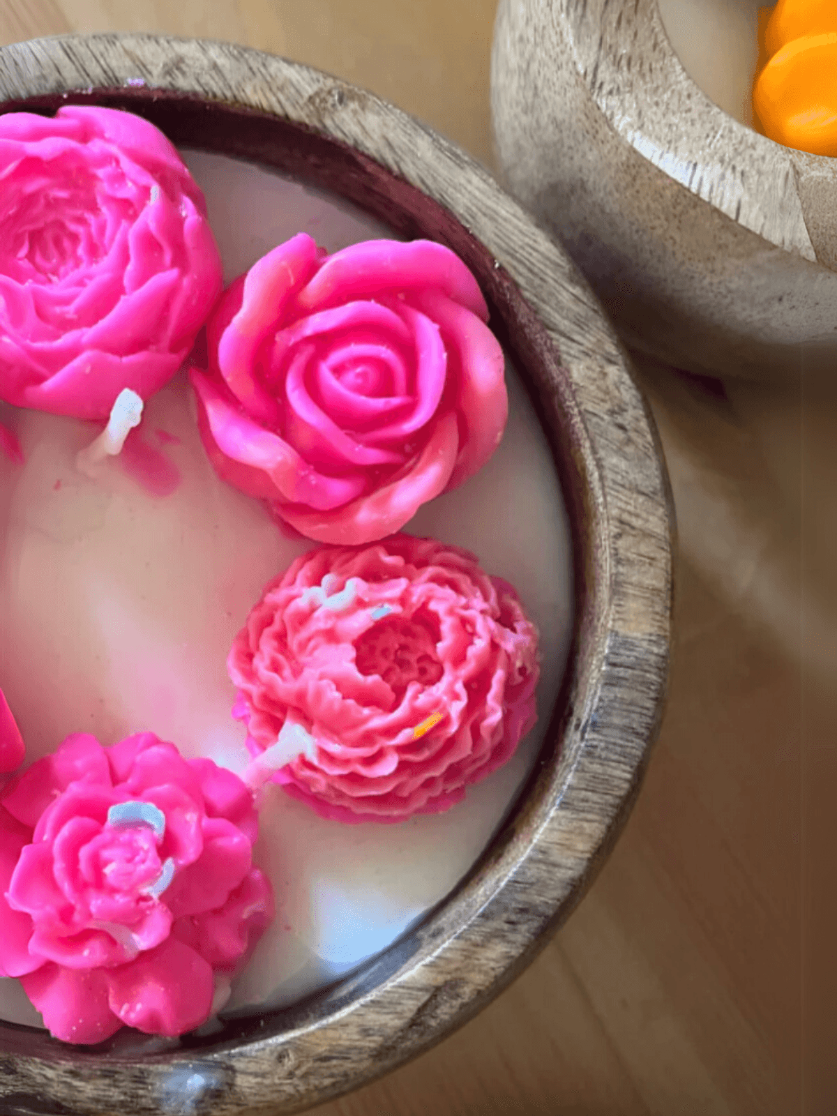 Lily - Pink Flowers Dream Artisanal Soy Candles in Wooden Bowl Lily - Pink Flowers Dream Artisanal Soy Candles in Wooden Bowl