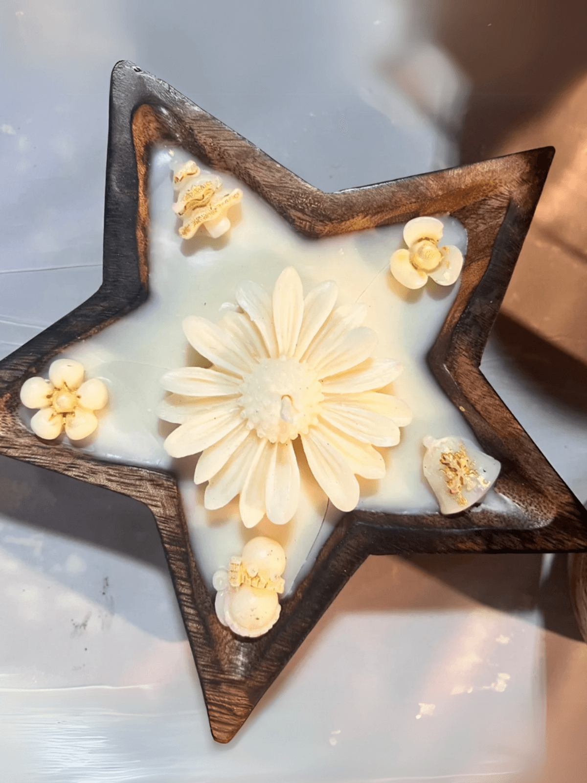 Star Scented Artisanal Candles in all white Star Scented Artisanal Candles in all white