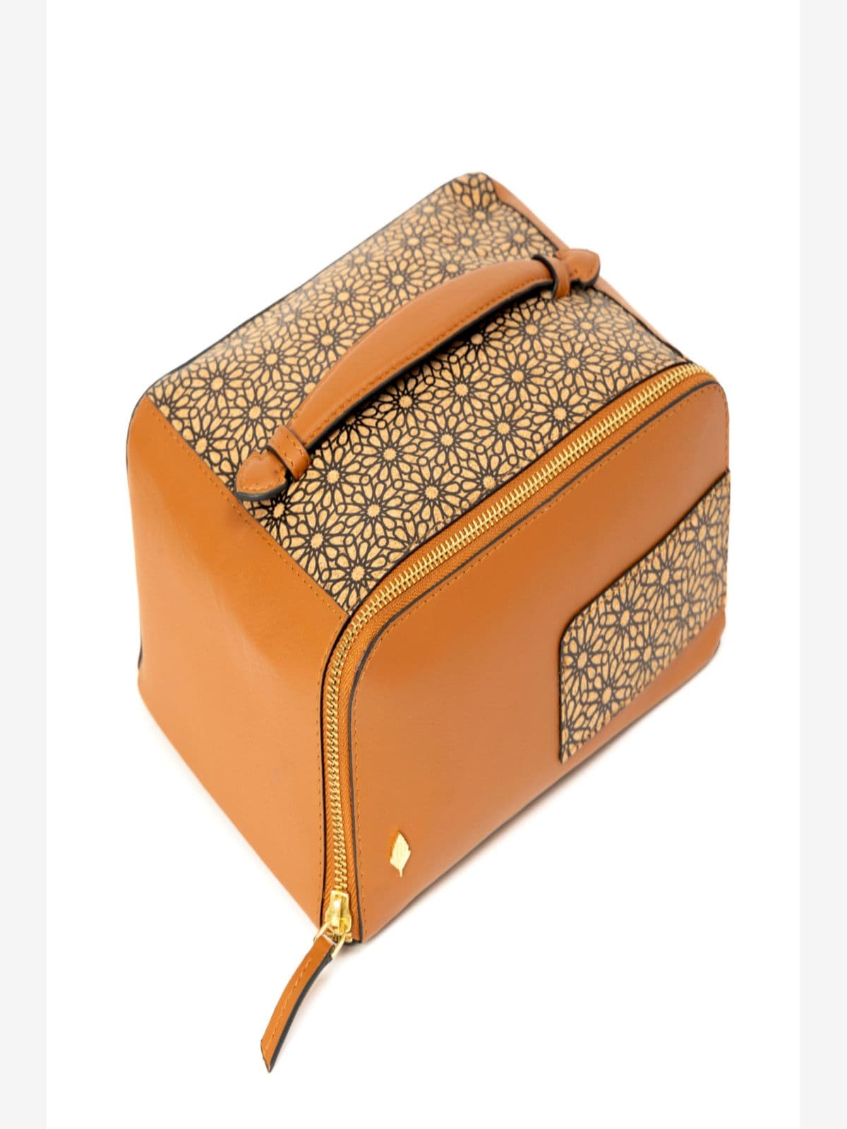 Green Hermitage Utility Kit Corporate Gift Plant Leather & Cork Printing | Handle and a Zip Closure (Tan Matt) Green Hermitage Utility Kit Corporate Gift Plant Leather & Cork Printing | Handle and a Zip Closure (Tan Matt)